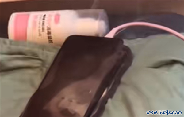 后怕不已!  手机放枕边充电凌晨蓦地爆炸：屋内斯须烟雾缭绕